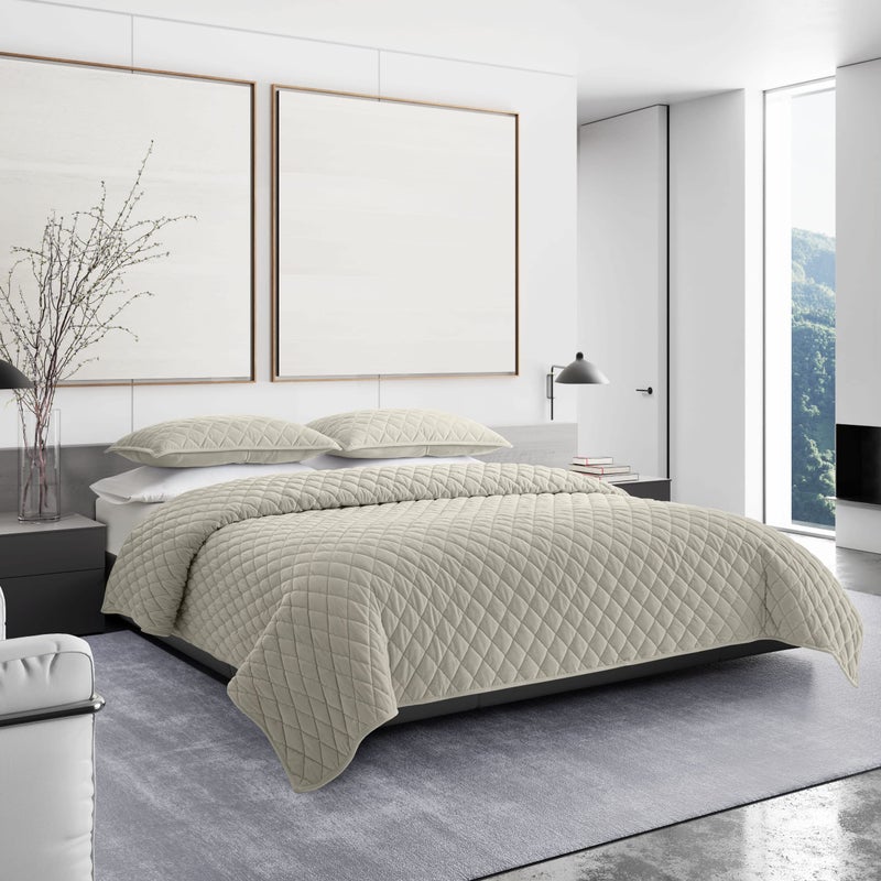Vera Wang - Queen Quilt Set, Super Soft Bedding Set with Matching Shams, Modern Room Essentials (Diamond Velvet Natural, Queen) - Image 2
